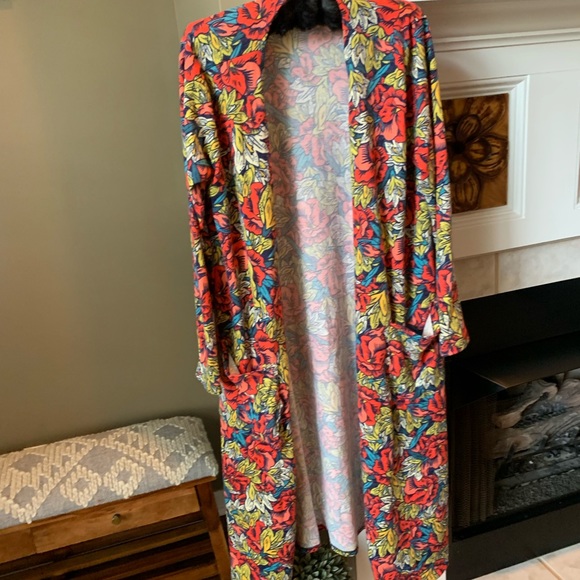 LulaRoe Sarah - Picture 1 of 4